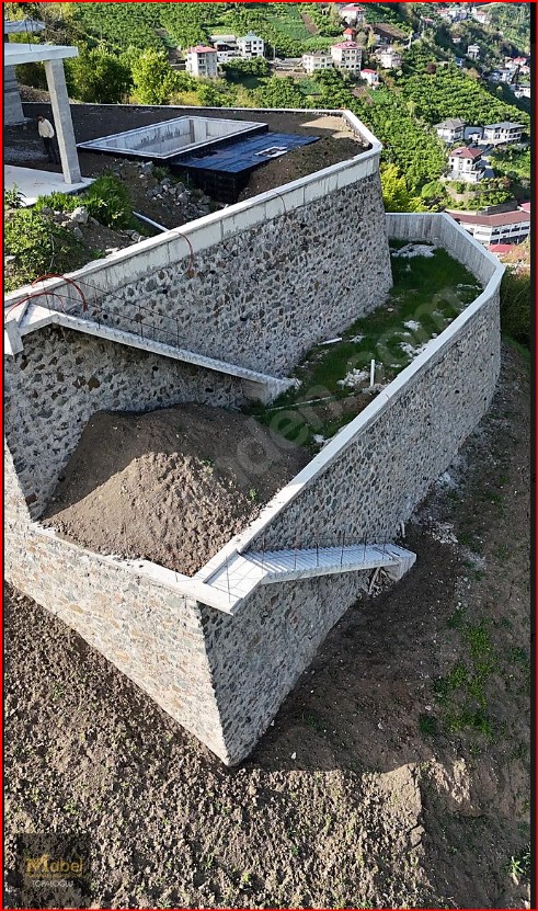 DERECİK HAVUZLU VİLLA VE ARSASI